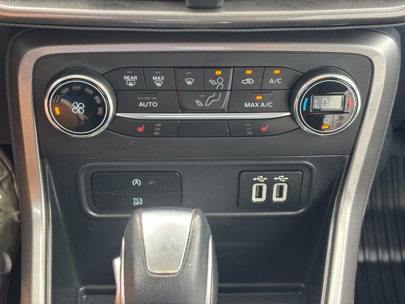 Ford EcoSport Vehicle Image 23