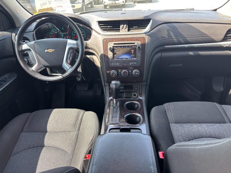 Chevrolet Traverse Vehicle Image 16