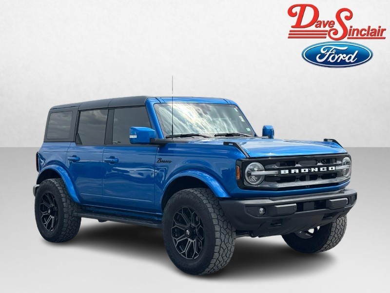 Ford Bronco Vehicle Full-screen Gallery Image 04