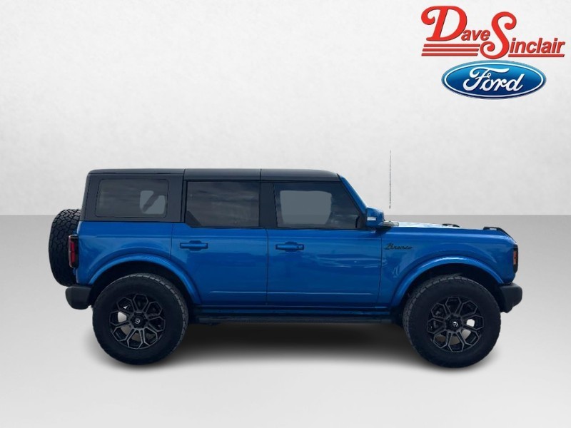 Ford Bronco Vehicle Full-screen Gallery Image 05