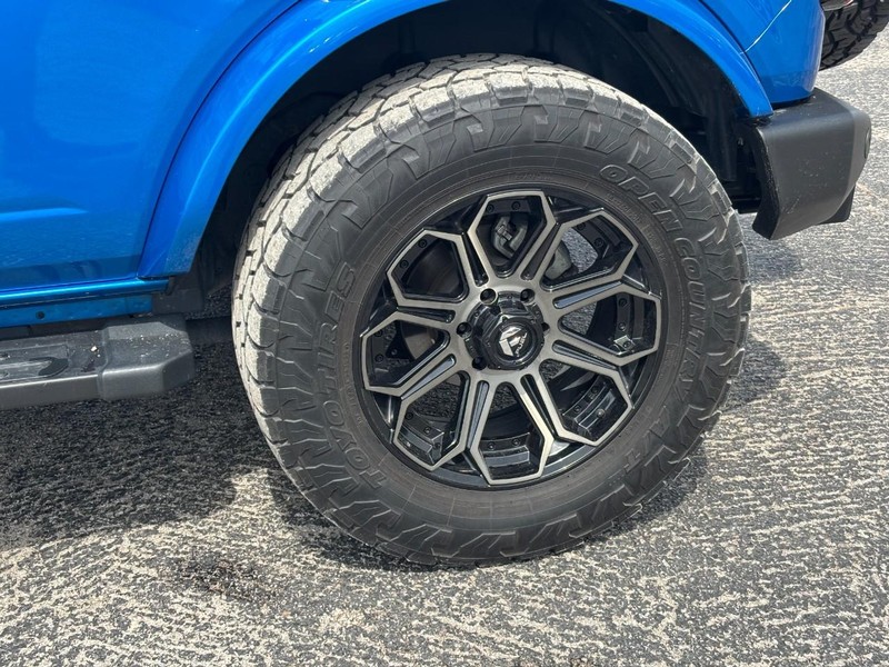 Ford Bronco Vehicle Full-screen Gallery Image 11