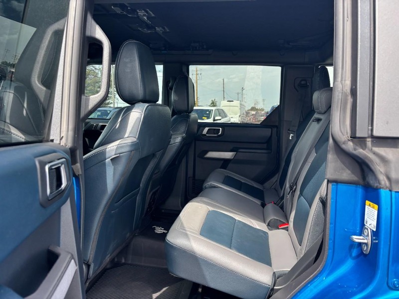 Ford Bronco Vehicle Full-screen Gallery Image 12