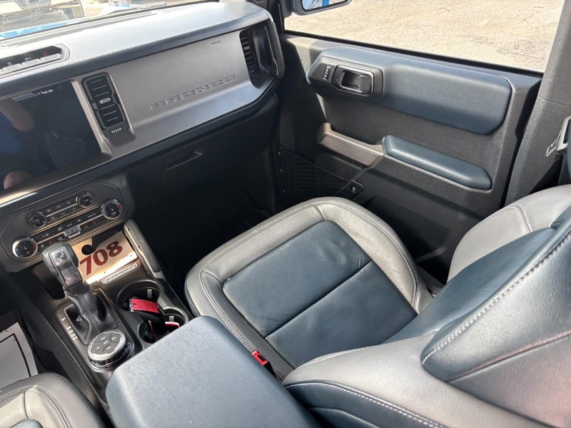 Ford Bronco Vehicle Full-screen Gallery Image 15