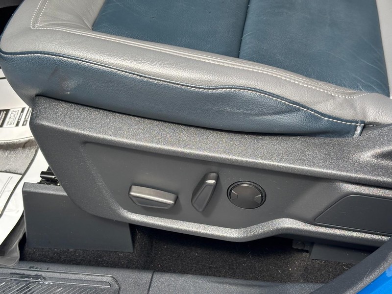 Ford Bronco Vehicle Full-screen Gallery Image 17