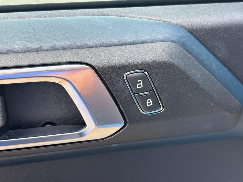 Ford Bronco Vehicle Full-screen Gallery Image 18