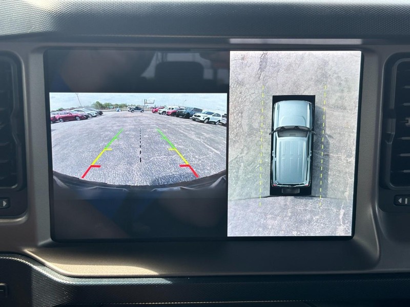 Ford Bronco Vehicle Full-screen Gallery Image 24