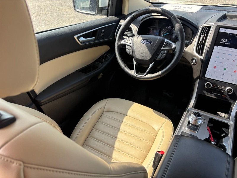 Ford Edge Vehicle Image 14