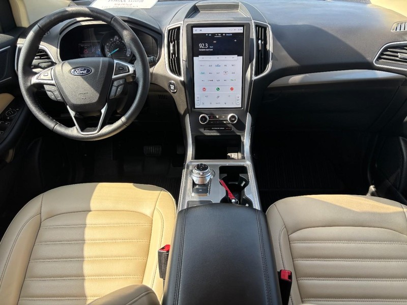 Ford Edge Vehicle Image 15