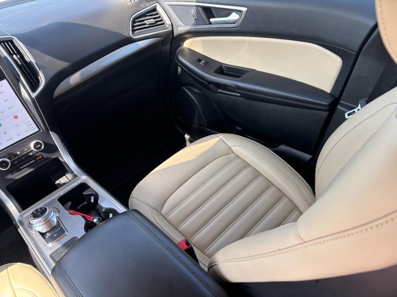 Ford Edge Vehicle Image 16