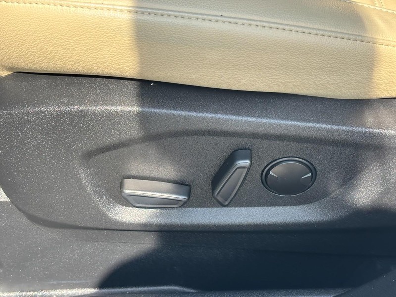 Ford Edge Vehicle Image 17