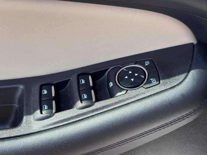 Ford Edge Vehicle Image 18