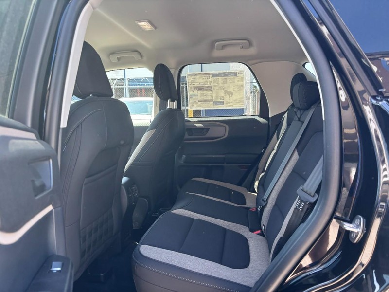 Ford Bronco Sport Vehicle Full-screen Gallery Image 12