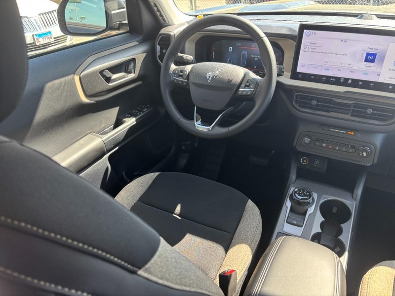 Ford Bronco Sport Vehicle Full-screen Gallery Image 13