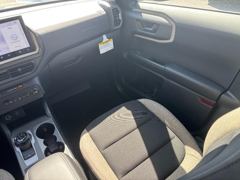 Ford Bronco Sport Vehicle Full-screen Gallery Image 15