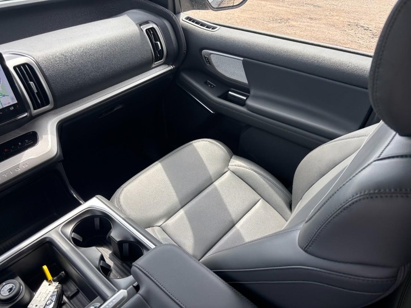 Ford Expedition Vehicle Image 16