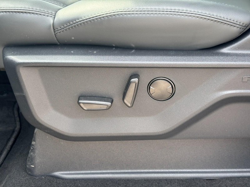 Ford Expedition Vehicle Image 17