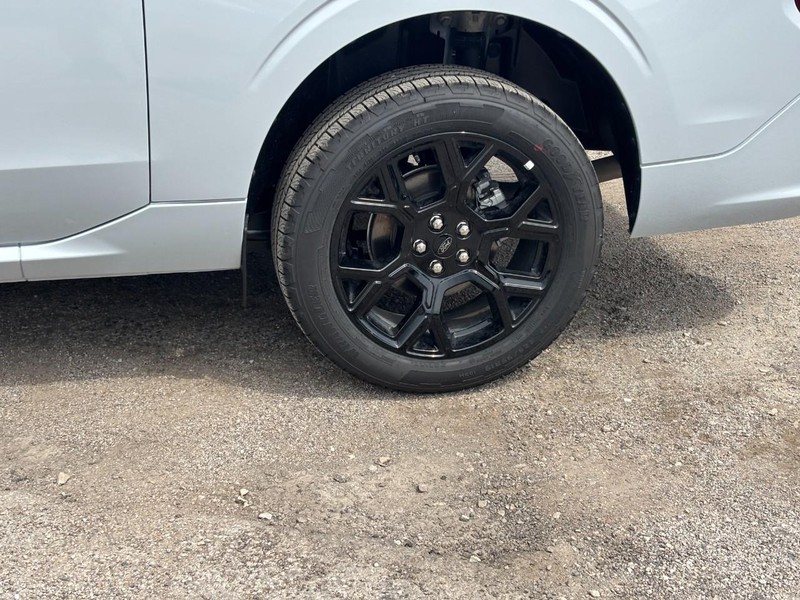 Ford Maverick Vehicle Full-screen Gallery Image 11