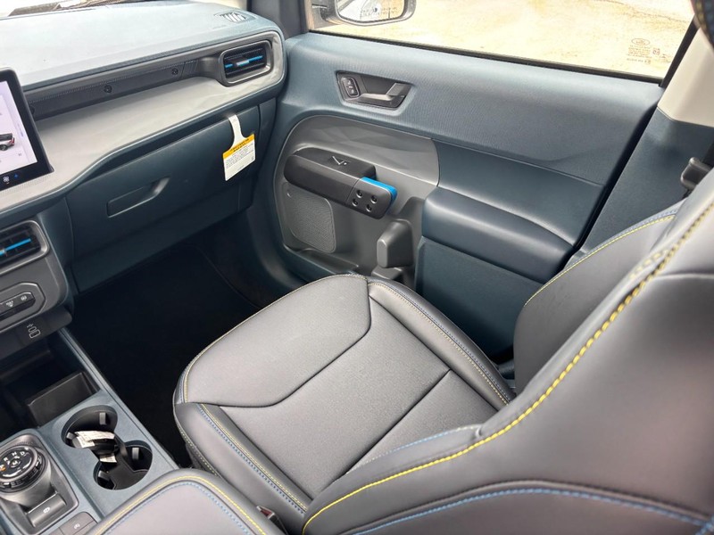 Ford Maverick Vehicle Full-screen Gallery Image 15