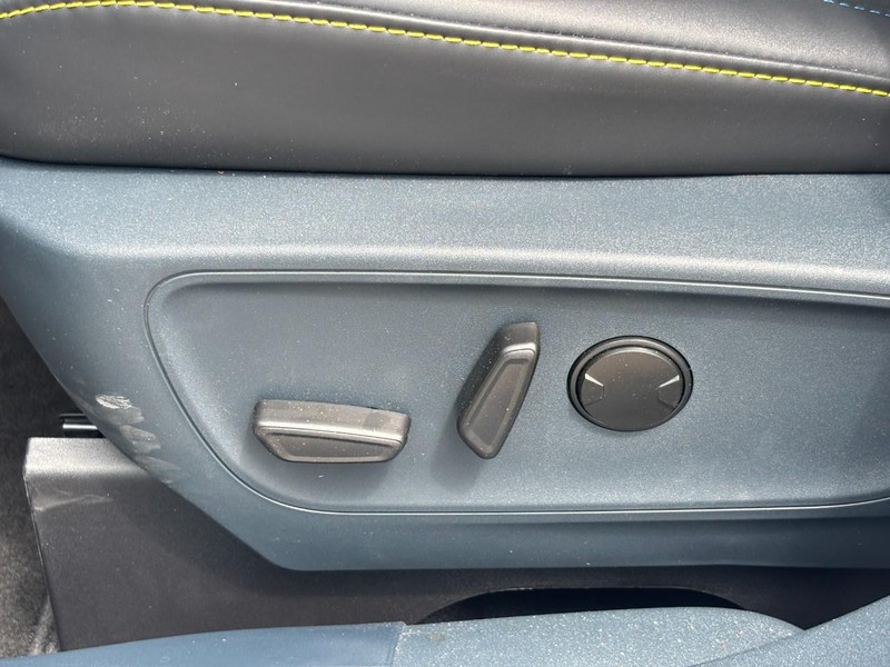 Ford Maverick Vehicle Full-screen Gallery Image 16