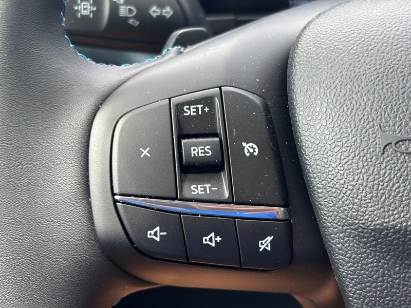 Ford Maverick Vehicle Full-screen Gallery Image 18