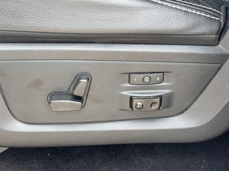 Ram 1500 Vehicle Full-screen Gallery Image 17