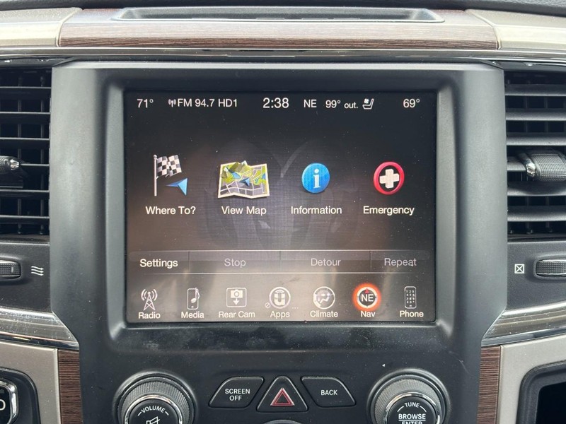 Ram 1500 Vehicle Full-screen Gallery Image 22