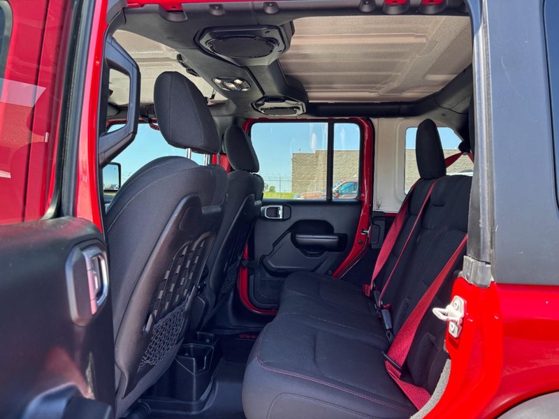 Jeep Wrangler Unlimited Vehicle Full-screen Gallery Image 12