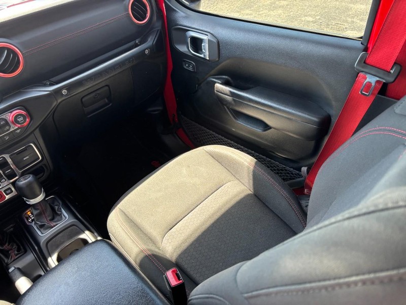 Jeep Wrangler Unlimited Vehicle Full-screen Gallery Image 15