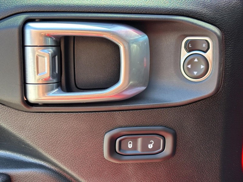 Jeep Wrangler Unlimited Vehicle Full-screen Gallery Image 17