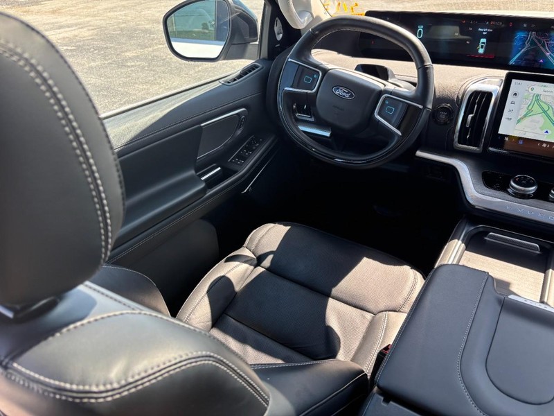 Ford Expedition Vehicle Image 15