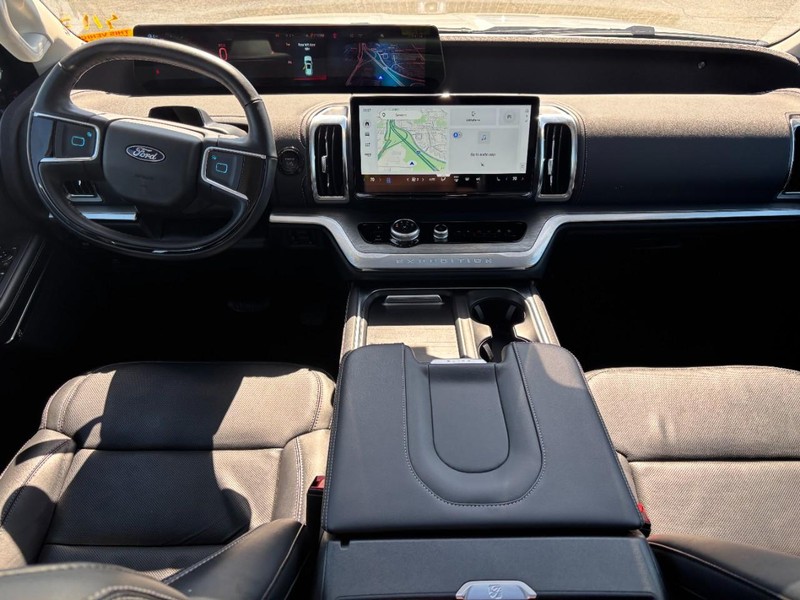 Ford Expedition Vehicle Image 16