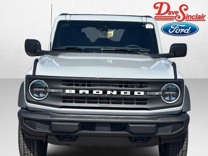 Ford Bronco Vehicle Full-screen Gallery Image 02