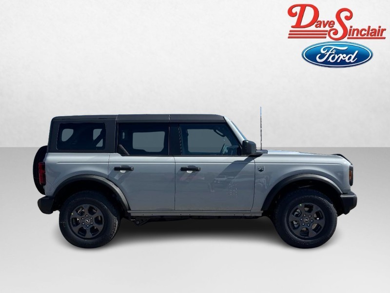 Ford Bronco Vehicle Full-screen Gallery Image 05