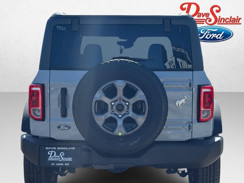 Ford Bronco Vehicle Full-screen Gallery Image 08