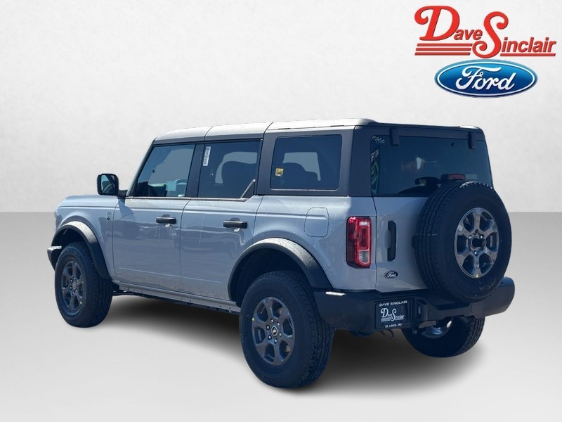 Ford Bronco Vehicle Full-screen Gallery Image 09
