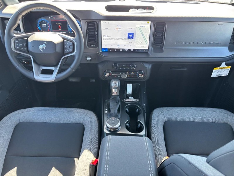 Ford Bronco Vehicle Full-screen Gallery Image 14