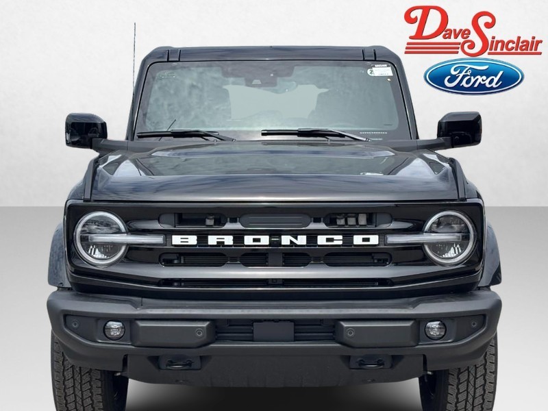 Ford Bronco Vehicle Full-screen Gallery Image 02