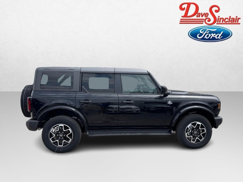 Ford Bronco Vehicle Full-screen Gallery Image 05