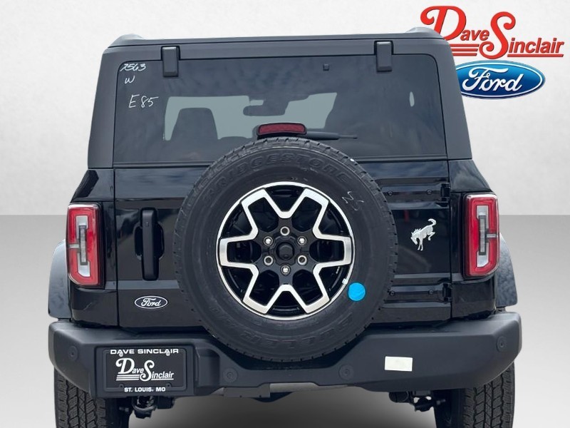 Ford Bronco Vehicle Full-screen Gallery Image 08