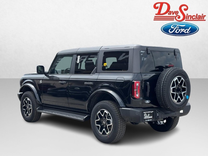 Ford Bronco Vehicle Full-screen Gallery Image 09