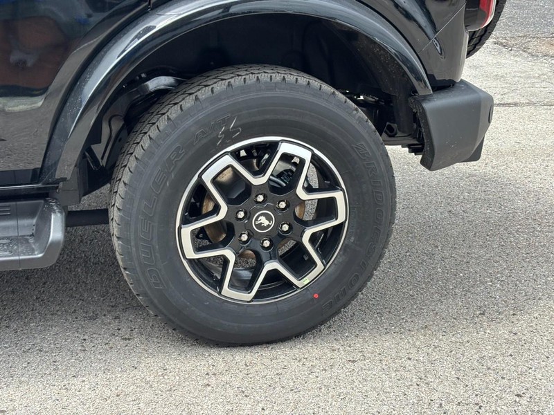 Ford Bronco Vehicle Full-screen Gallery Image 11