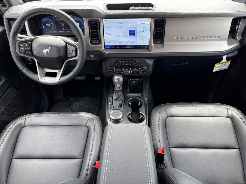 Ford Bronco Vehicle Full-screen Gallery Image 14