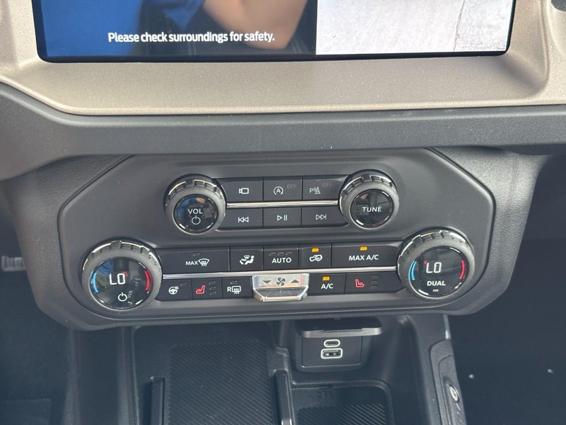 Ford Bronco Vehicle Full-screen Gallery Image 23