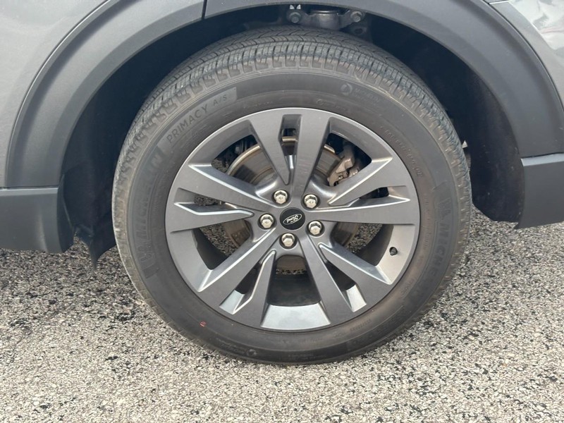 Ford Explorer Vehicle Image 12