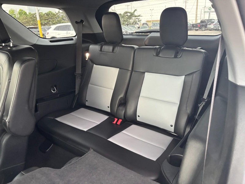 Ford Explorer Vehicle Image 13