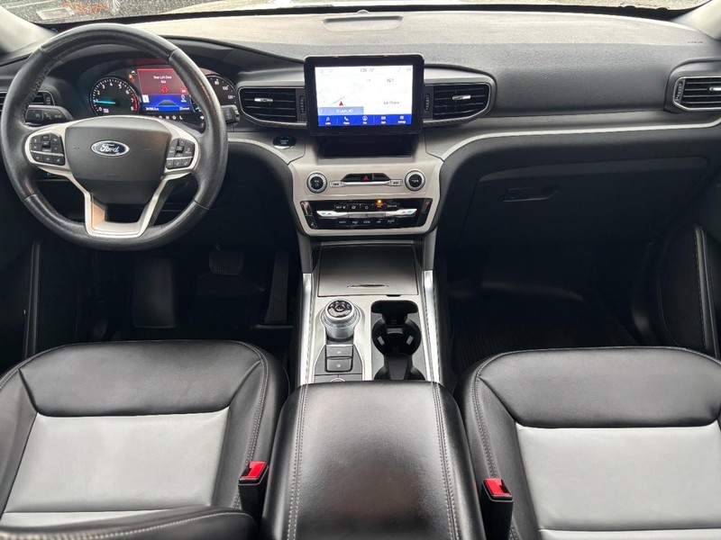 Ford Explorer Vehicle Image 16