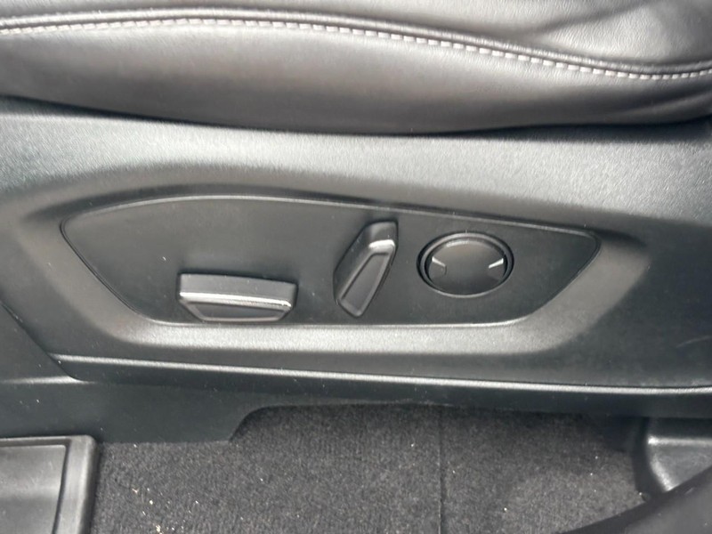 Ford Explorer Vehicle Image 18