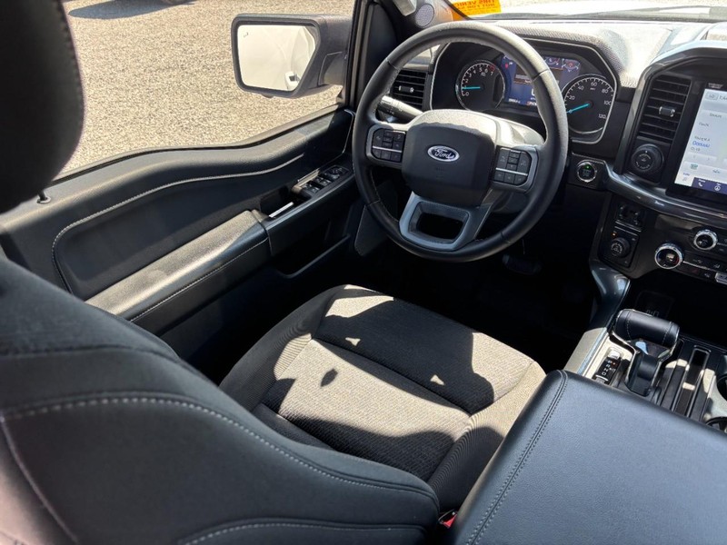 Ford F-150 Vehicle Full-screen Gallery Image 13