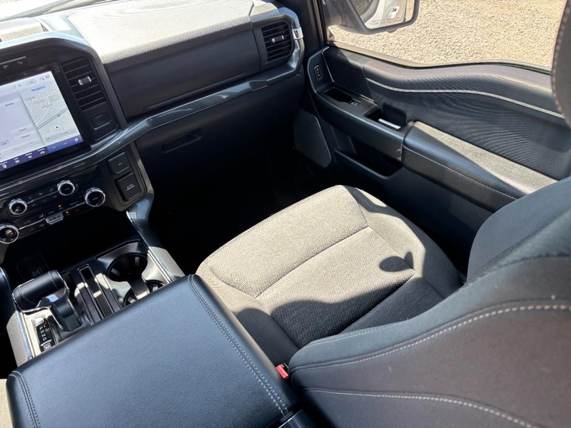 Ford F-150 Vehicle Full-screen Gallery Image 15