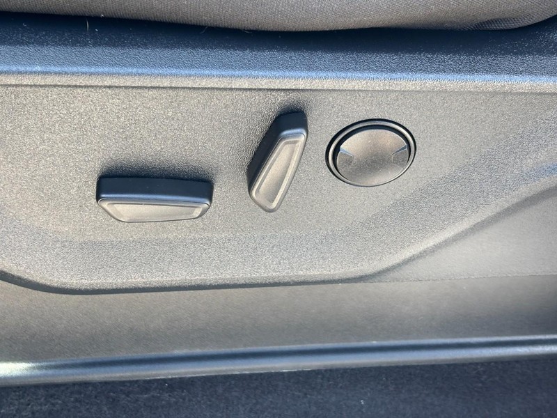 Ford F-150 Vehicle Full-screen Gallery Image 16